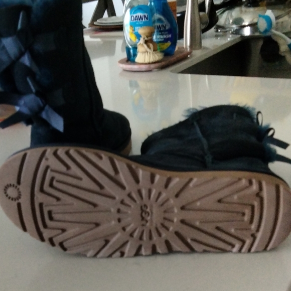 UGG Blue Winter Boots with Sheepskin Lining - Picture 4 of 5